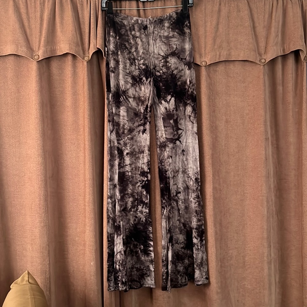 Black and grey tie dye bootleg leggings